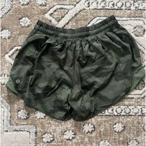Lululemon Hottie Hot Lined Shorts 4"